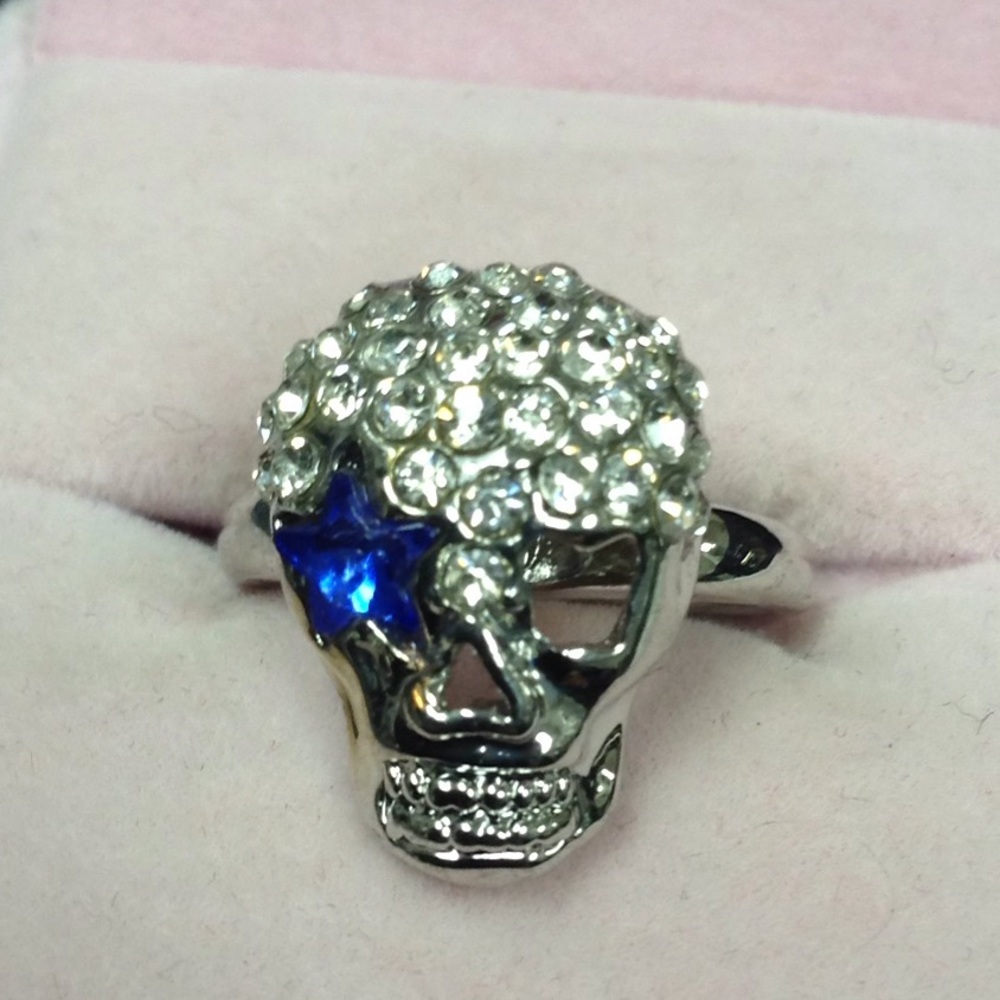 Silver rhinestone skull ring Sz7